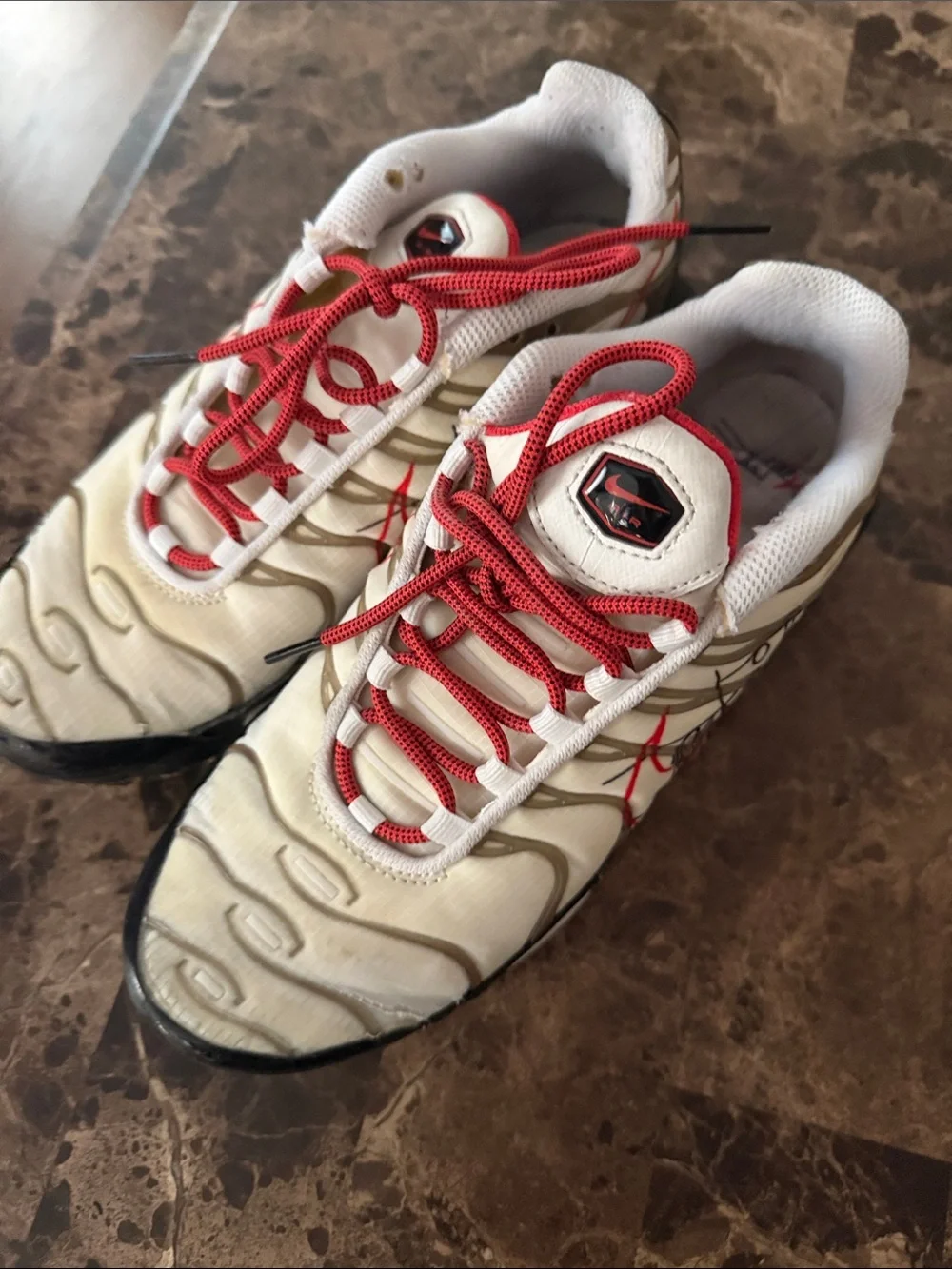 Nike Men’s Sneakers in White, Red and Black
